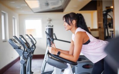 ¿Cómo entrenar en bici estática? Ejercicios y rutinas para principiantes